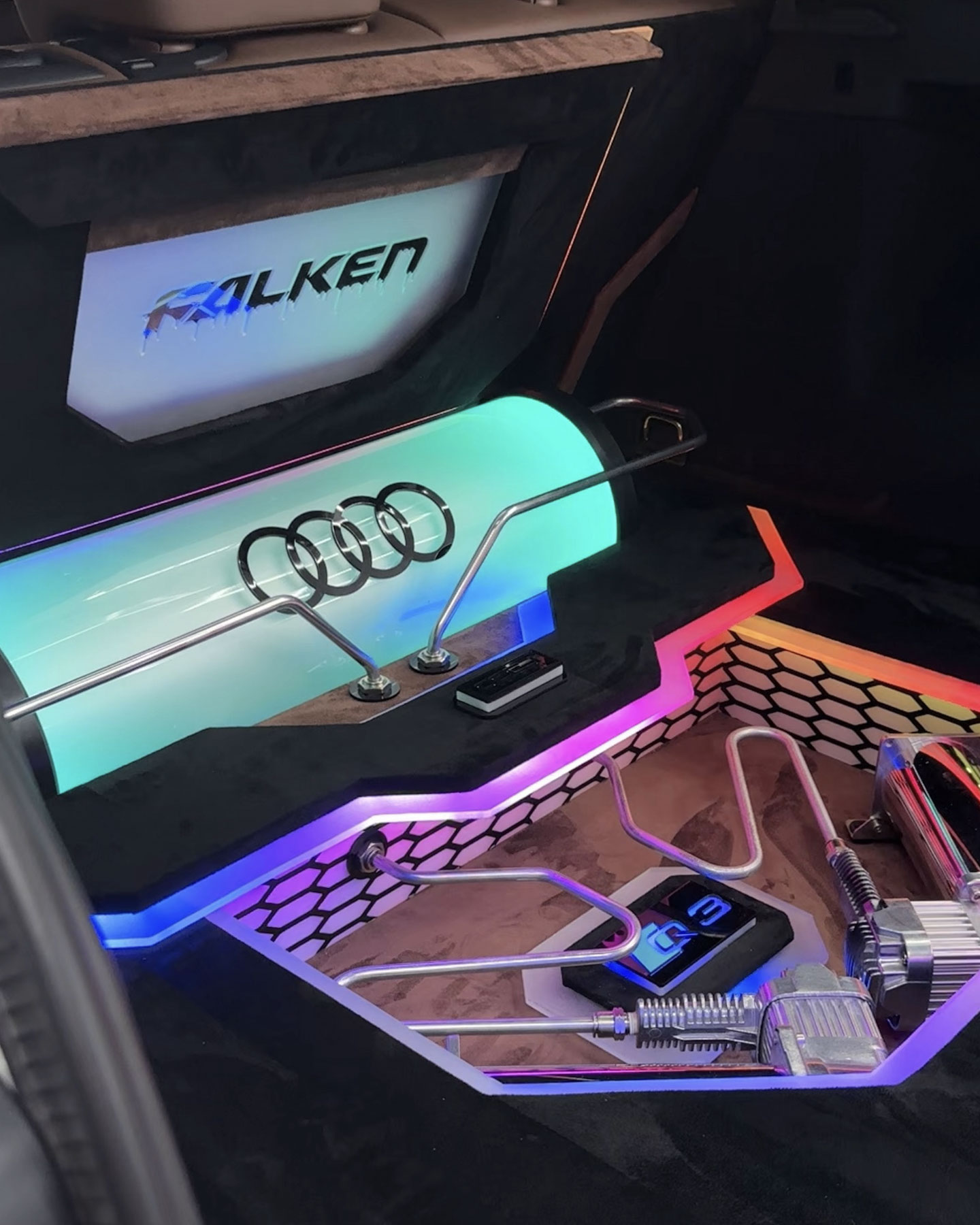 Audi Q3 trunk setup